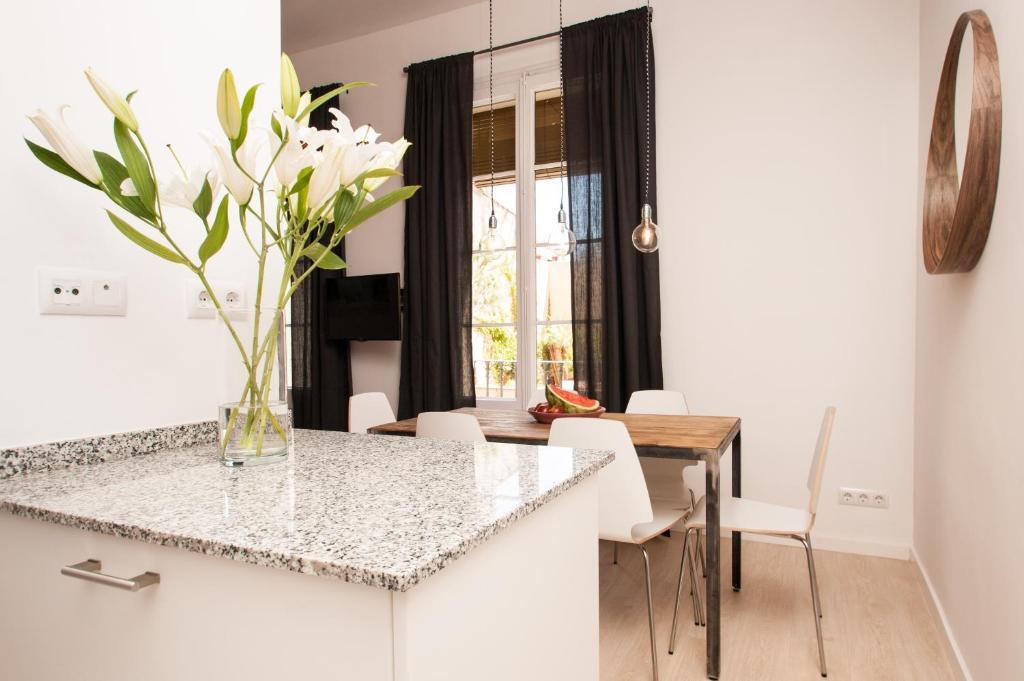 Short Stay Group Gracia Serviced Apartments Barcelona Room photo