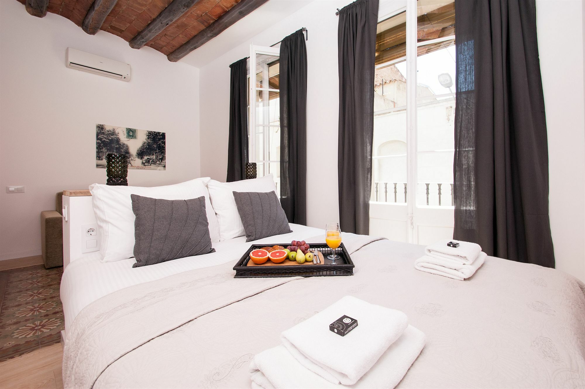 Short Stay Group Gracia Serviced Apartments Barcelona Exterior photo