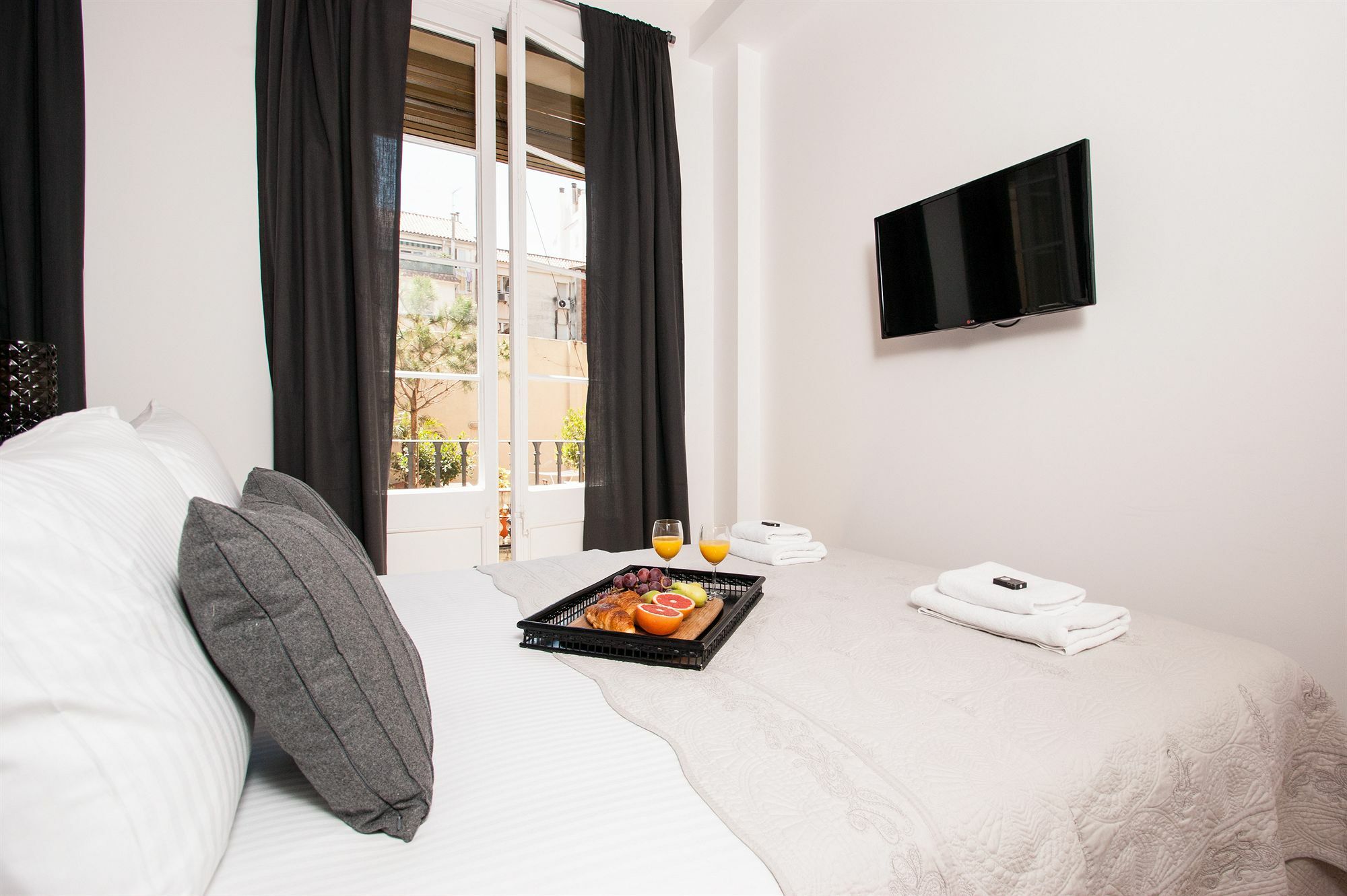 Short Stay Group Gracia Serviced Apartments Barcelona Exterior photo
